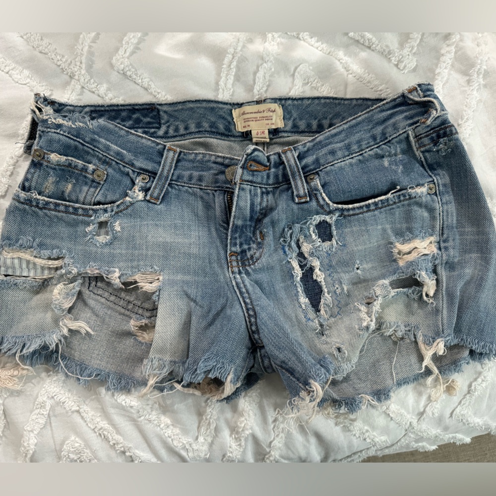 Abercrombie very distressed shorts size 4
